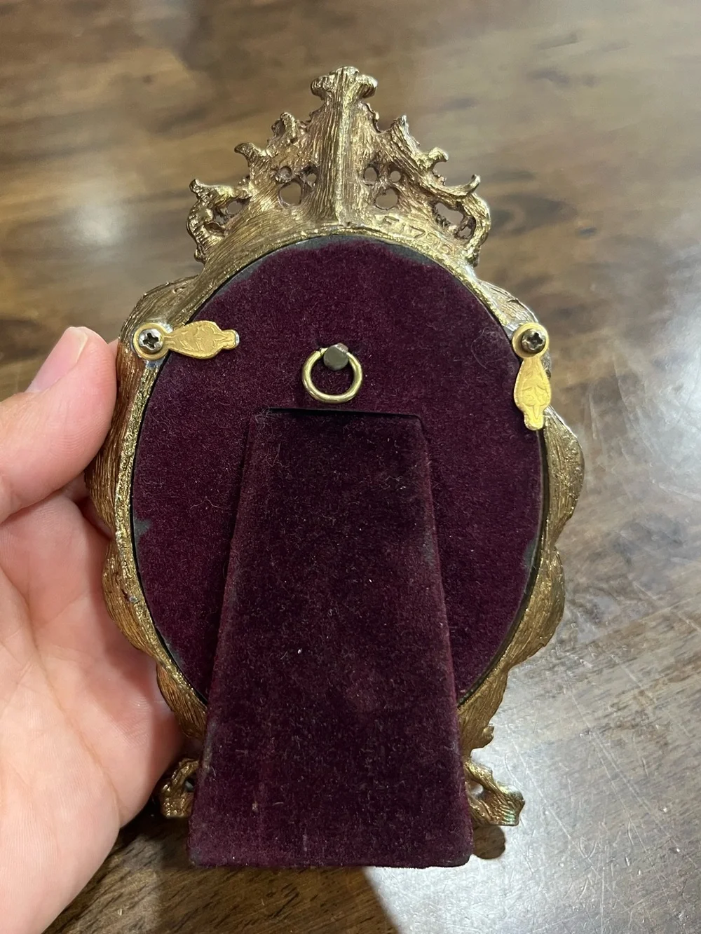 Vintage gold plated oval frame with glass.